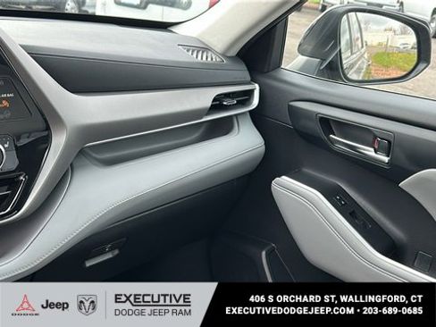 Used 2022 Toyota Highlander XLE image 21