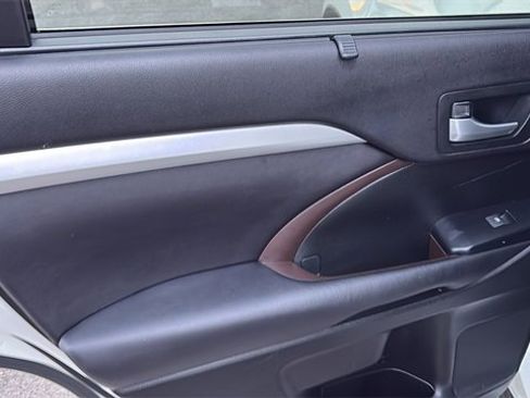 Used 2016 Toyota Highlander XLE image 27