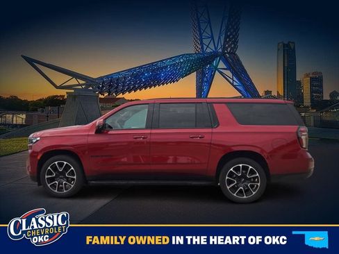 Used 2023 Chevrolet Suburban RST w/ Luxury Package AWD/4WD image 4