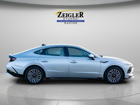 Certified 2025 Hyundai Sonata SEL FWD image 9