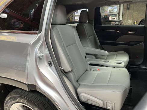 Used 2016 Toyota Highlander Limited AWD/4WD image 25