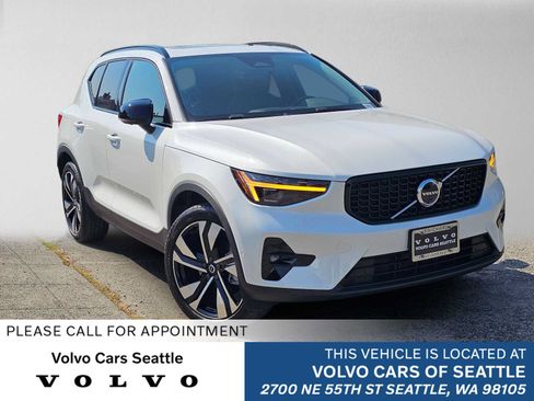 Used 2025 Volvo XC40 B5 Ultra AWD/4WD image 1