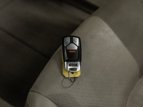 Used 2017 Audi Q7 3.0T Prestige w/ Prestige Package image 61