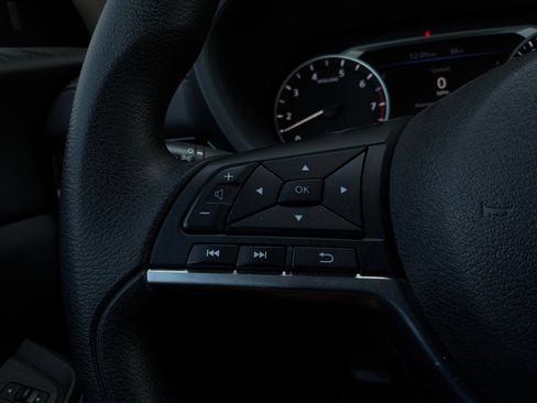 Used 2025 Nissan Sentra SV FWD image 33