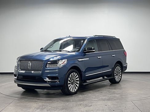 Used 2019 Lincoln Navigator Reserve image 4