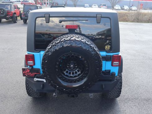 Used 2018 Jeep Wrangler Unlimited Rubicon w/ Cold Weather Group image 8