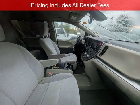 Used 2020 Toyota Sienna LE FWD image 10