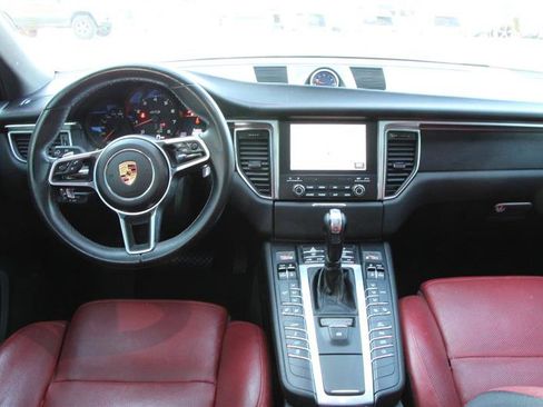 Used 2018 Porsche Macan GTS w/ Premium Package Plus AWD/4WD image 18