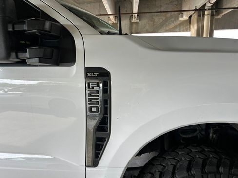 Used 2023 Ford F250 XLT w/ FX4 Off-Road Package AWD/4WD image 17