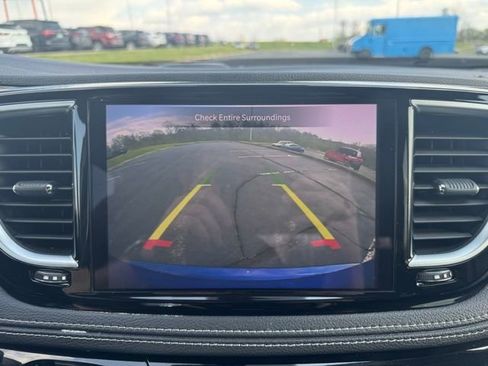 Used 2021 Chrysler Pacifica Limited image 28