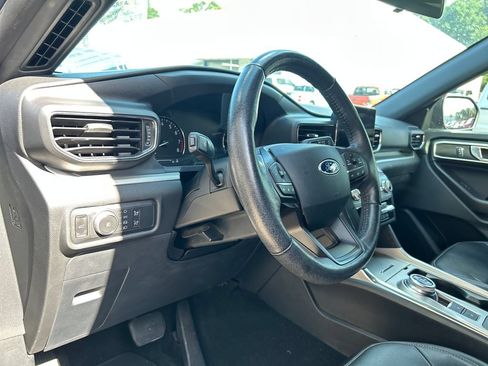 Used 2020 Ford Explorer XLT w/ Equipment Group 202A RWD image 8