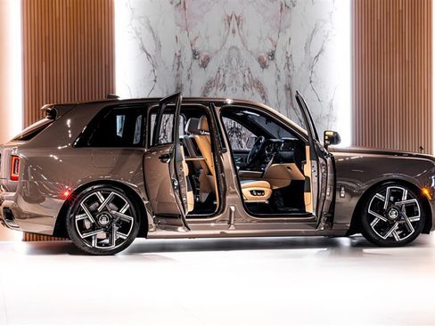 Used 2027 Rolls-Royce Cullinan Black Badge AWD/4WD image 3