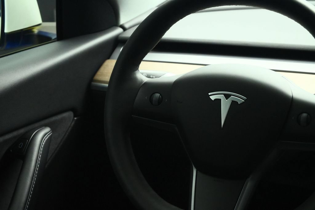 Used 2022 Tesla Model Y Long Range AWD/4WD image 41