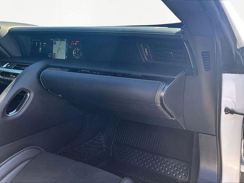 Used 2018 Lexus LC 500 Coupe w/ Sport Package image 17