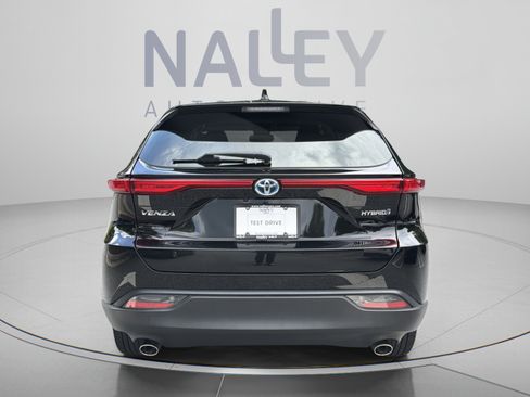 Used 2022 Toyota Venza LE AWD/4WD image 3