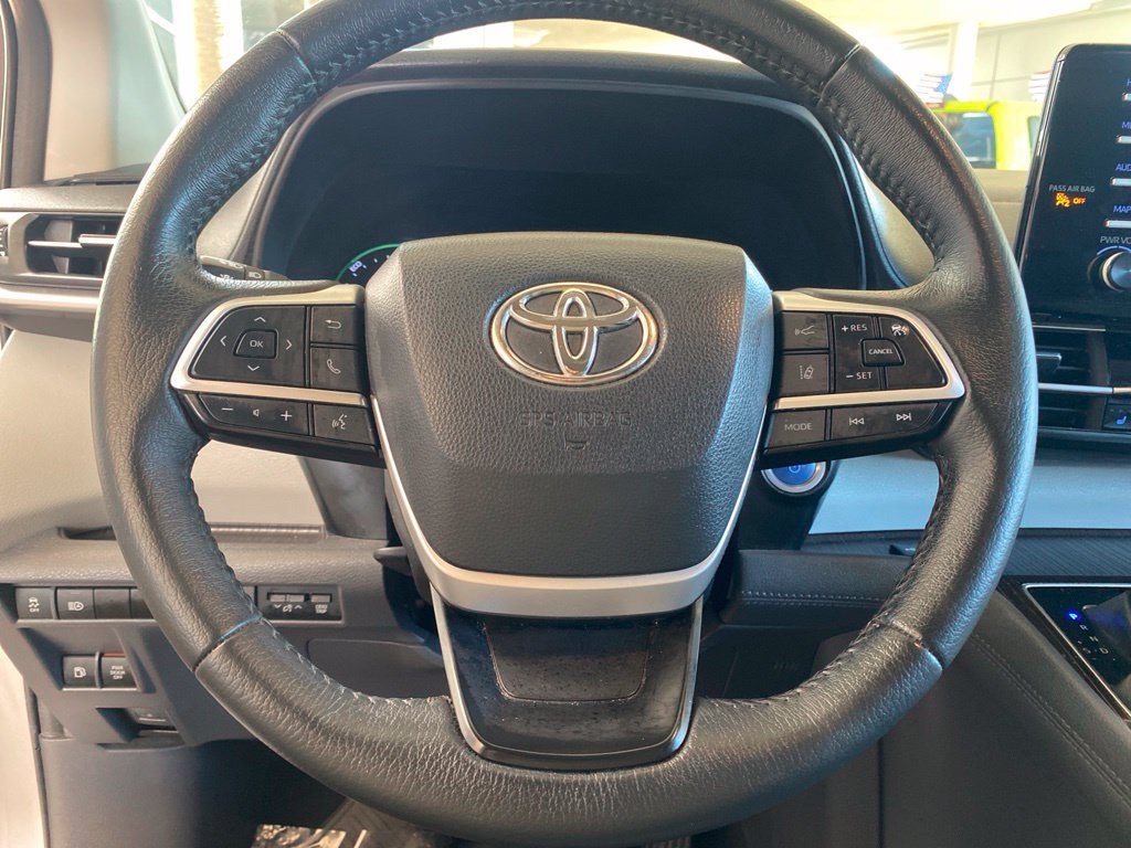 Used 2023 Toyota Sienna XLE FWD image 19