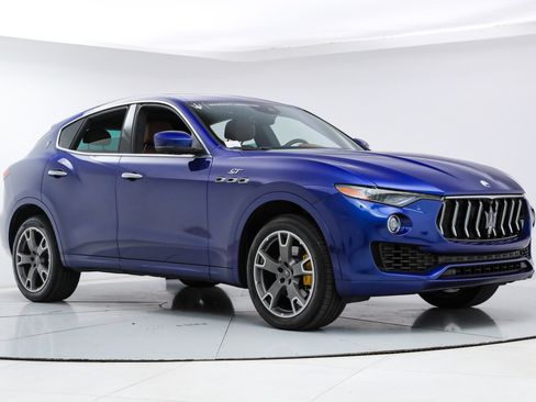 Certified 2023 Maserati Levante GT AWD/4WD image 7