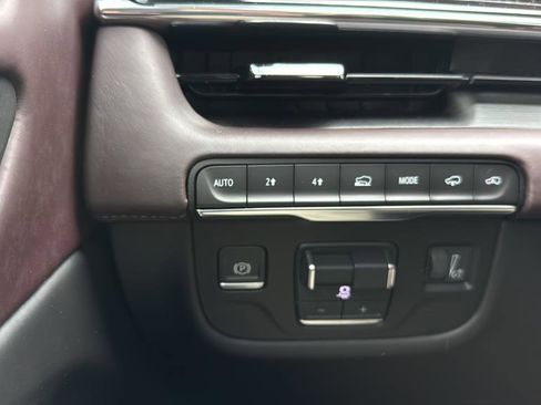 Certified 2022 Cadillac Escalade ESV Premium Luxury Platinum image 22