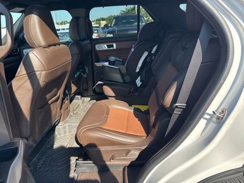 Used 2022 Ford Explorer King Ranch w/ Technology Package RWD image 13