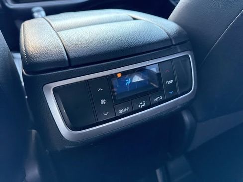 Used 2019 Toyota Highlander Limited image 25