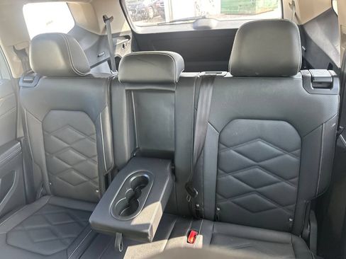 Used 2025 Volkswagen Atlas SE FWD image 14