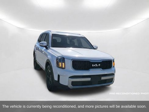 Used 2025 Kia Telluride EX w/ EX Captain's Chair Package FWD image 3