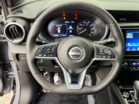 Used 2023 Nissan Kicks SR w/ SR Premium Package FWD image 13