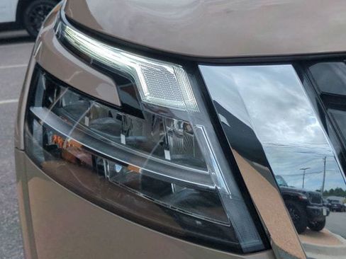 Used 2023 Nissan Pathfinder Platinum w/ Lighting Package (N93) AWD/4WD image 10