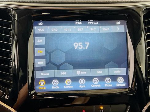 Used 2022 Jeep Cherokee Limited image 10