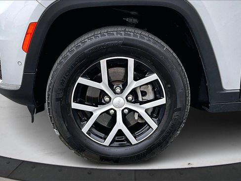 Certified 2024 Jeep Grand Cherokee L Limited w/ Luxury Tech Group II image 35