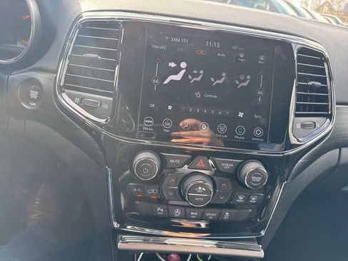 Used 2021 Jeep Grand Cherokee Laredo X image 25