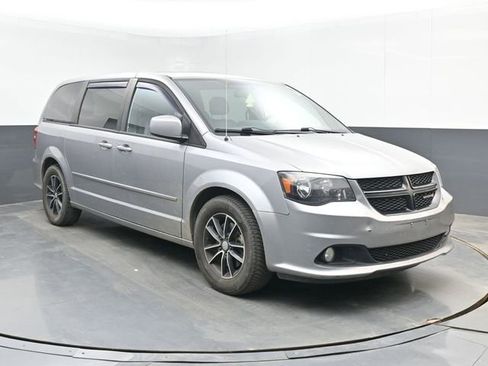 Used 2016 Dodge Grand Caravan SXT FWD image 2
