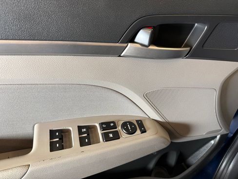 Used 2019 Hyundai Elantra SEL FWD image 19