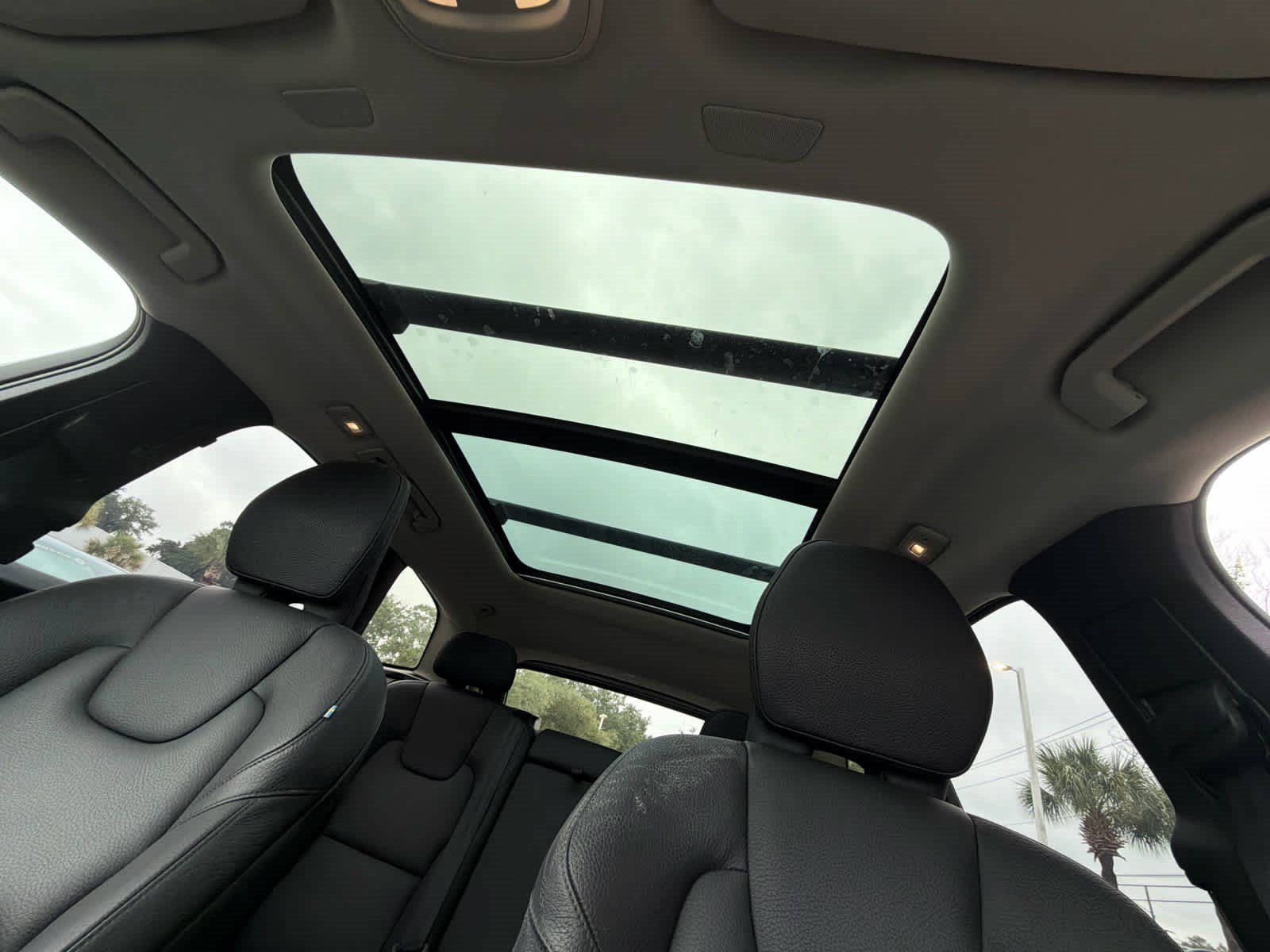 Certified 2025 Volvo XC60 B5 Plus AWD/4WD image 27