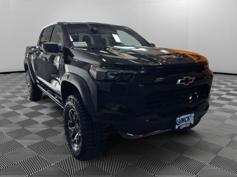 Used 2026 Chevrolet Colorado ZR2 w/ Technology Package AWD/4WD image 7