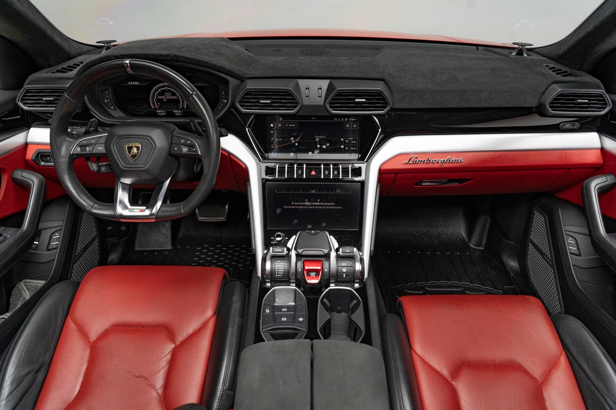 Used 2020 Lamborghini Urus AWD/4WD image 2