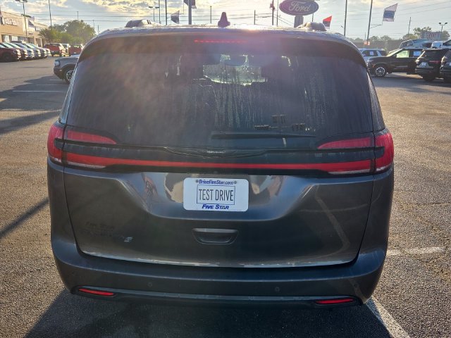 Used 2021 Chrysler Pacifica Touring w/ S Appearance Package FWD image 7