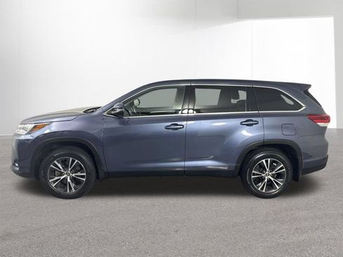 Used 2019 Toyota Highlander LE AWD/4WD image 28