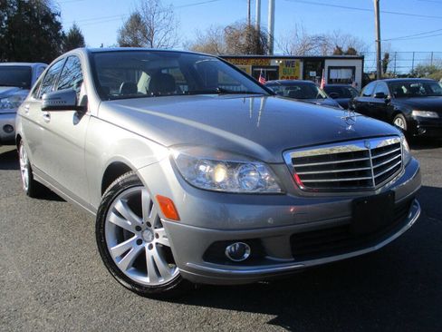 Used 2011 Mercedes-Benz C 300 4MATIC Sedan image 2