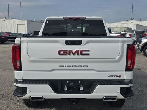Used 2023 GMC Sierra 1500 AT4 w/ AT4 Premium Package AWD/4WD image 4