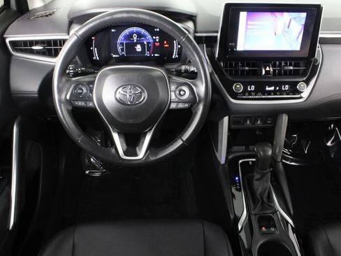 Used 2024 Toyota Corolla Cross XLE FWD image 6