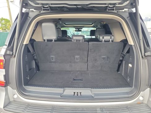 Used 2024 Ford Expedition XLT RWD image 9