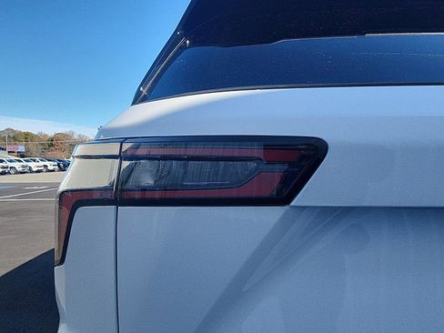 New 2026 Chevrolet Equinox LT image 13