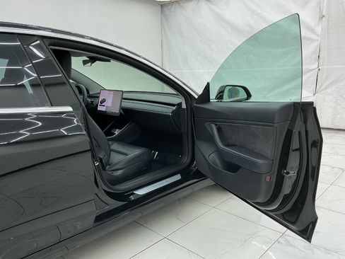 Used 2018 Tesla Model 3 Mid Range RWD image 17