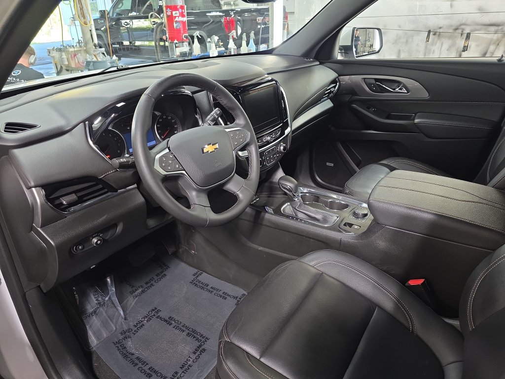 Used 2023 Chevrolet Traverse LT w/ LT Premium Package AWD/4WD image 18