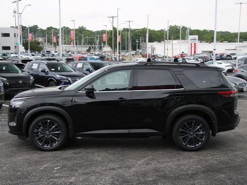 Certified 2026 Nissan Pathfinder SL w/ SL Premium Package AWD/4WD image 2