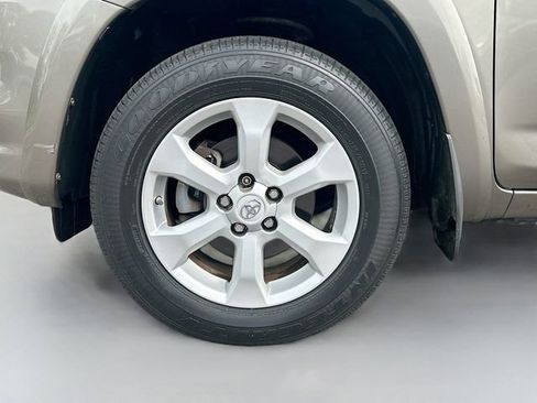 Used 2012 Toyota RAV4 Limited w/ Navigation Value Pkg AWD/4WD image 32