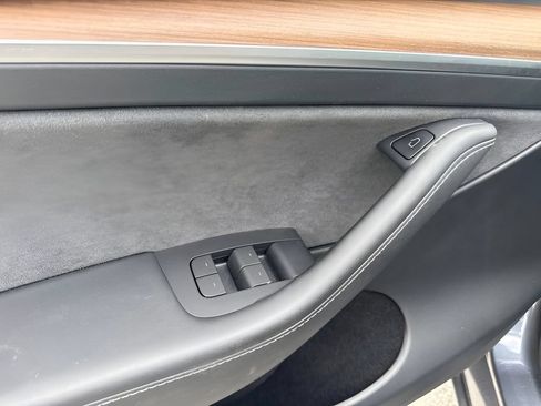 Used 2023 Tesla Model Y AWD image 17