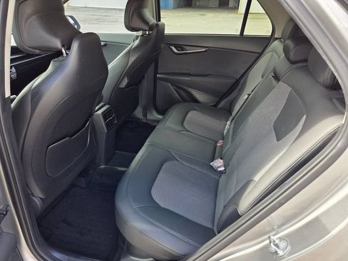 Used 2023 Kia Niro EX FWD image 9