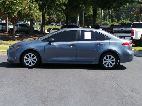 Used 2025 Toyota Corolla LE FWD image 5
